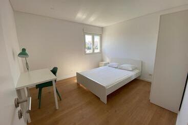 پانسیون Carcavelos Beach Shared Serviced Apartment 12