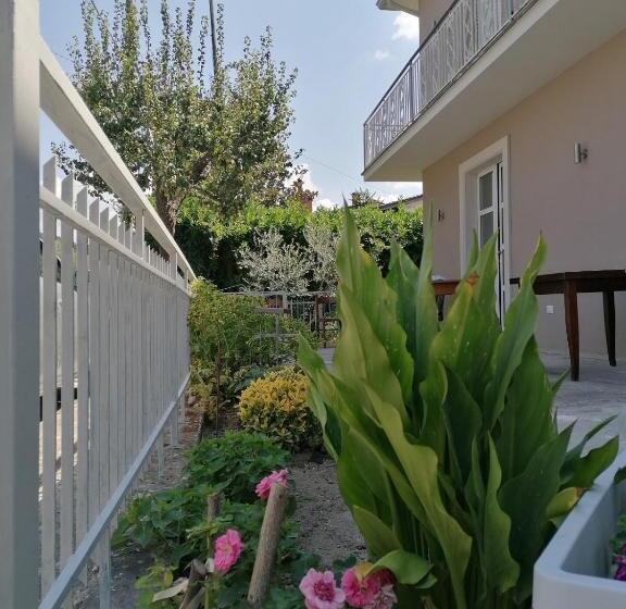 پانسیون Villa Elena