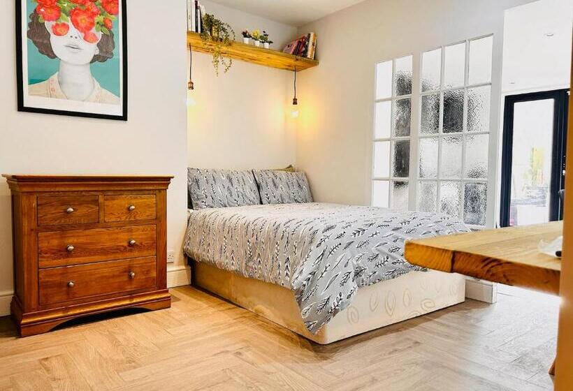 Rest Boutique Acton