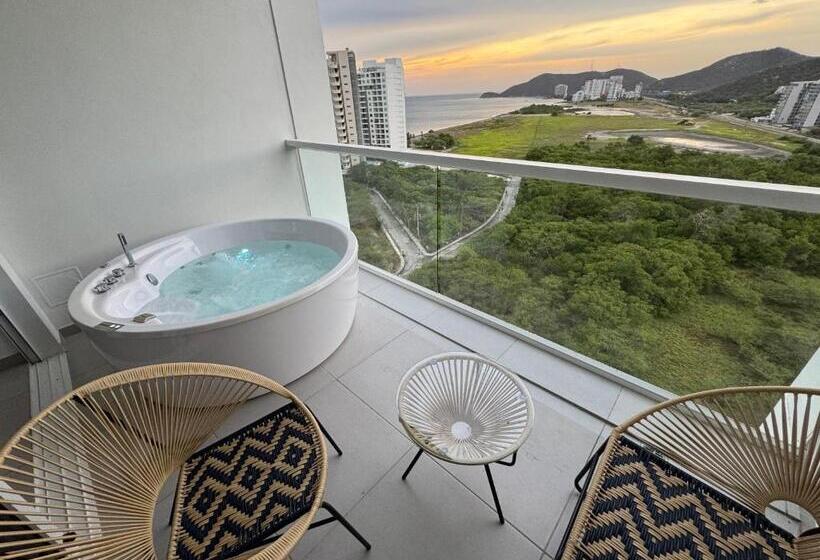 Suite Lujosa Con Jacuzzi Piso 14 Vista Al Mar