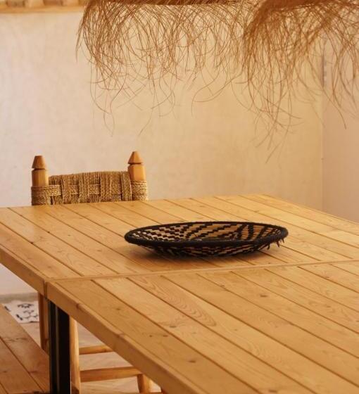 هاستل The Line Up