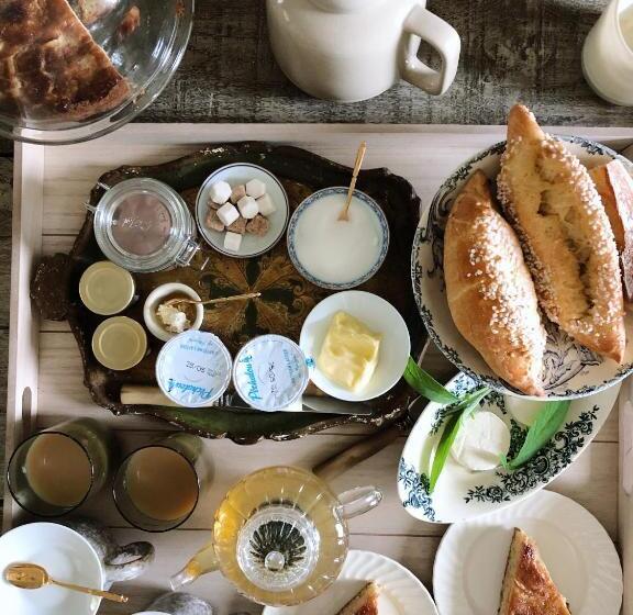 住宿加早餐  Chambre D Hotes Lou Viradis