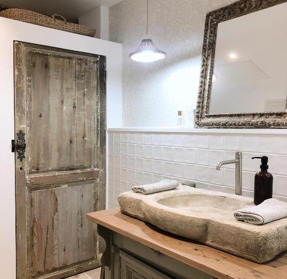 住宿加早餐  Chambre D Hotes Lou Viradis