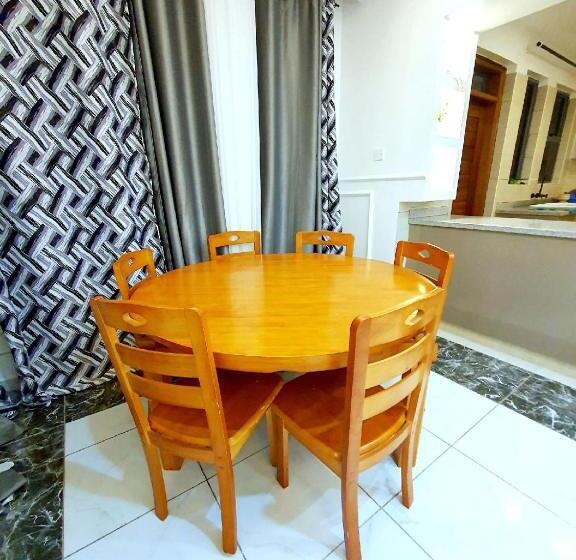 تختخواب و صبحانه Emmas Holiday Homes