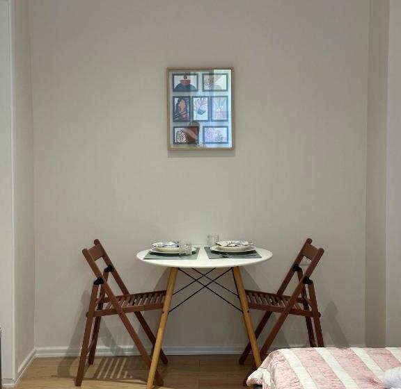 تختخواب و صبحانه Freya S Rooms