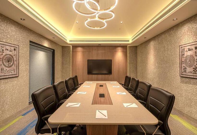 בית מלון כפרי Radisson Resort Hatgad Saputara