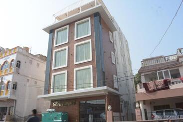 هتل Royal Crown Puri   A Royal Stay   Fully Air Conditioned With Great Location   Best Seller