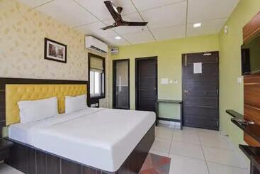 هتل Royal Crown Puri A Royal Stay Fully Air Conditioned With Great Location Best Seller