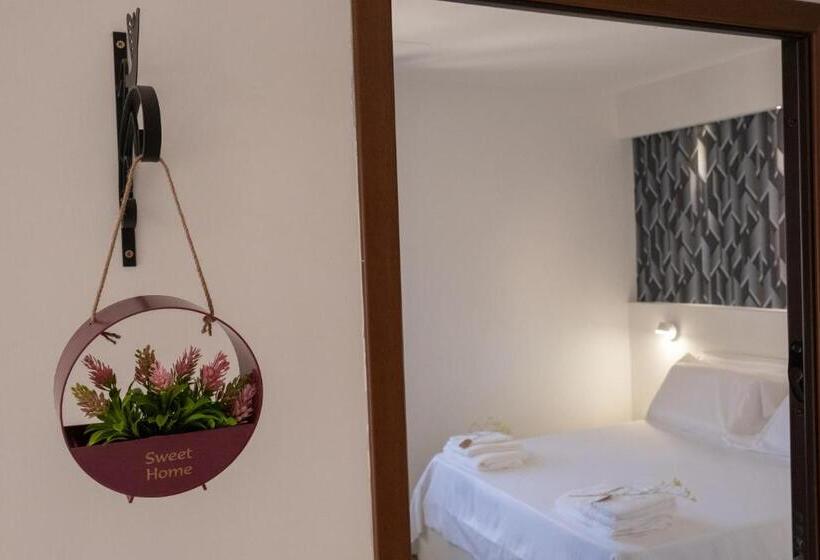 پانسیون Coraline Deluxe Rooms