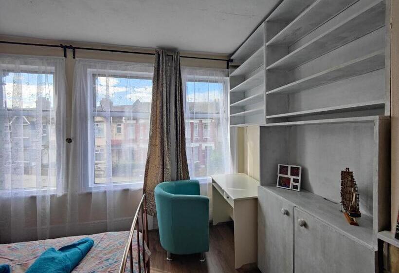 Пансион Elegant King Bed Get Away