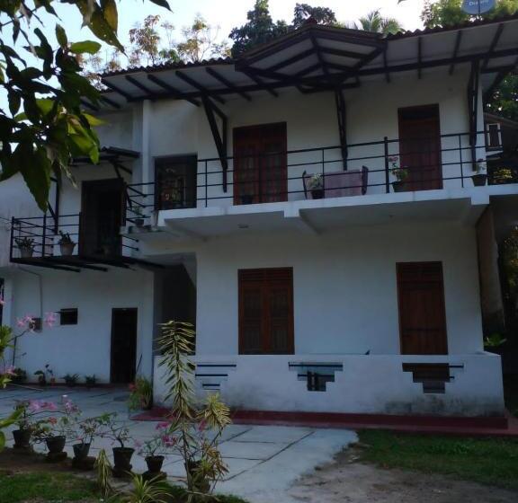 پانسیون Neel S Guest House