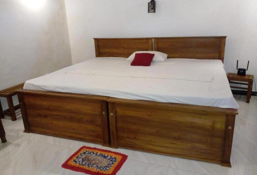 پانسیون Neel S Guest House