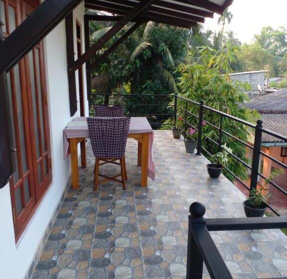 پانسیون Neel S Guest House