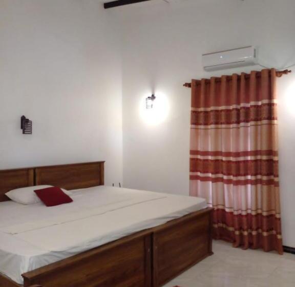 پانسیون Neel S Guest House
