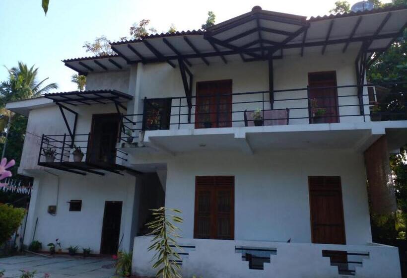 پانسیون Neel S Guest House
