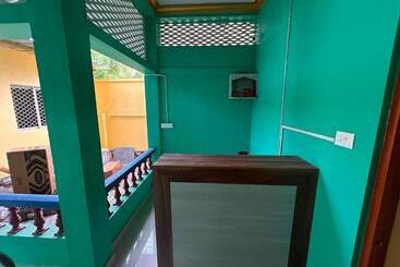 پانسیون Oyo Home Omm Guest House Homestay
