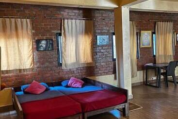 استراحتگاه Satori Wellness Cottages I Yoga Retreat, Sauna, Holistic Therapies & More