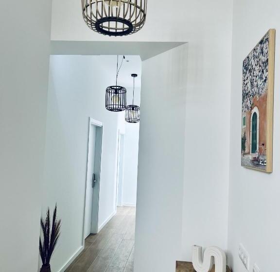 تختخواب و صبحانه Casa Noava