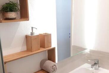 تختخواب و صبحانه La Casita Sérignanaise
