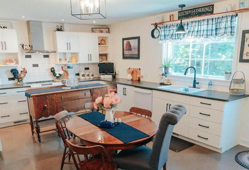 Clinton Pond Bed And Breakfast