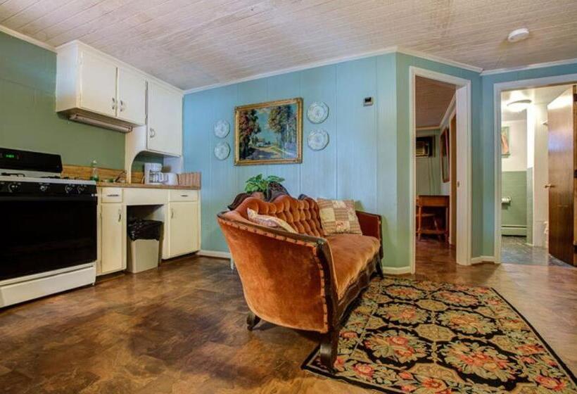 Cottage Place On Squam Lake Suites