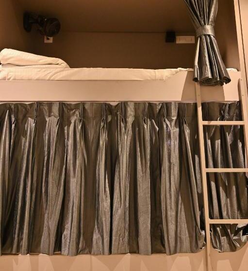Капсульный Oтель Bed & Bread Dormitory