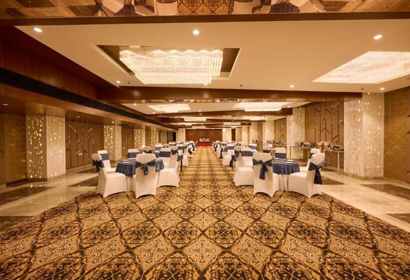 هتل Delite Sarovar Portico Faridabad