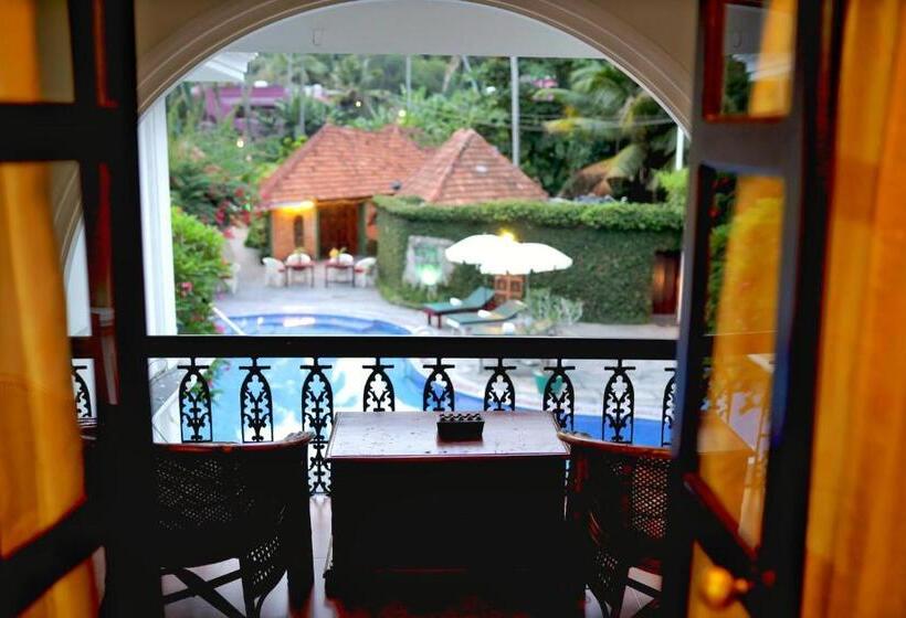 هتل Molly S Retreat
