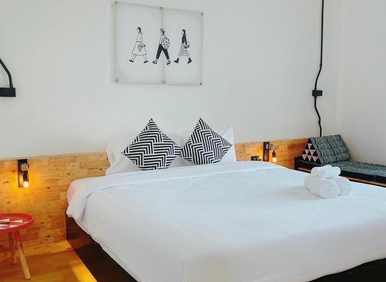 هتل Penguin Villa Resort & Bistro