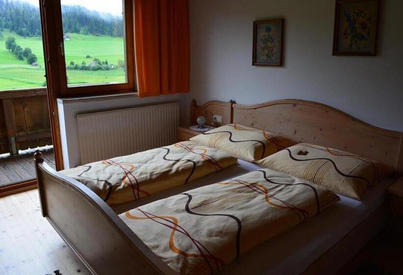 هتل Schusterhof