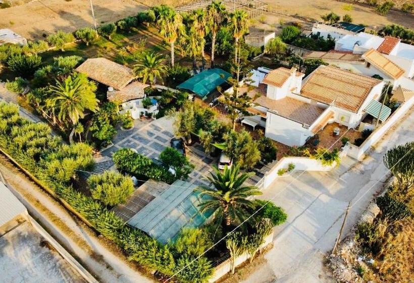 پانسیون En Suite Quadruple Room Giardino A Mare