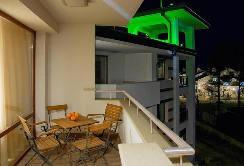 Private Studio In Emerald Beach Resort