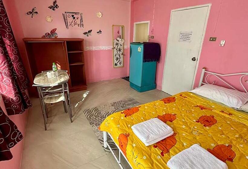 تختخواب و صبحانه Sea View Jomtien Guest House