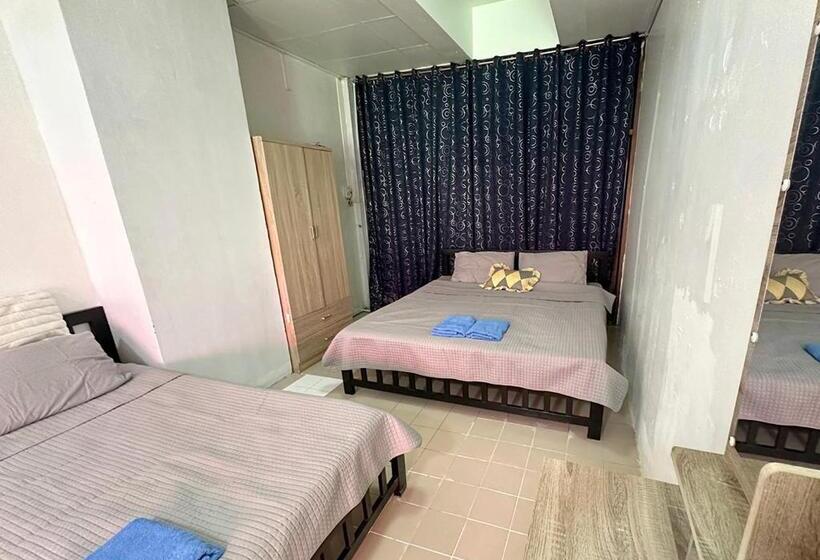 تختخواب و صبحانه Sea View Jomtien Guest House