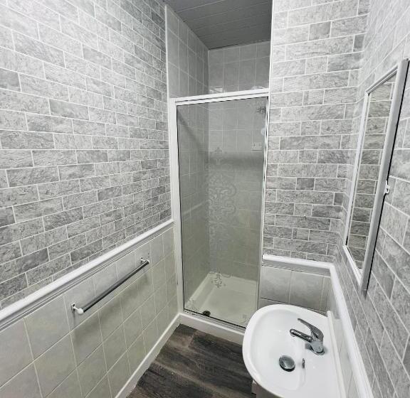تختخواب و صبحانه Tower Central Hotel Albert Road