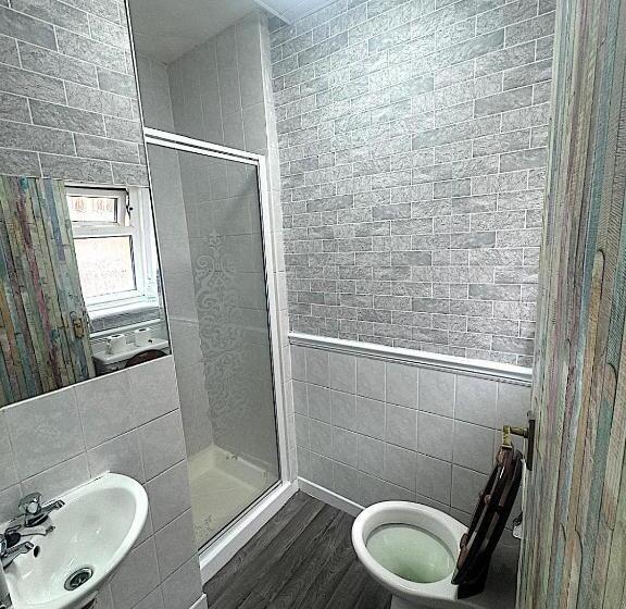 تختخواب و صبحانه Tower Central Hotel Albert Road