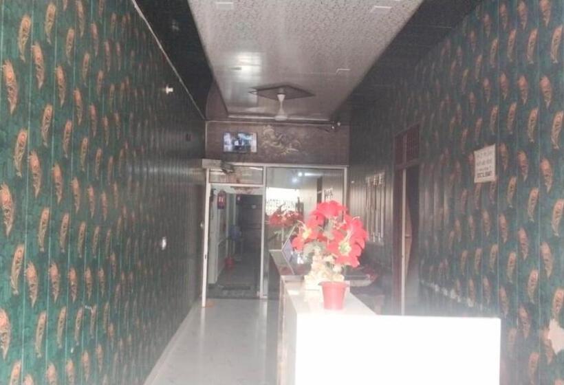酒店 Goroomgo Kunj Residency Mathura Near Bus Stand Parking Facility & Restrurant
