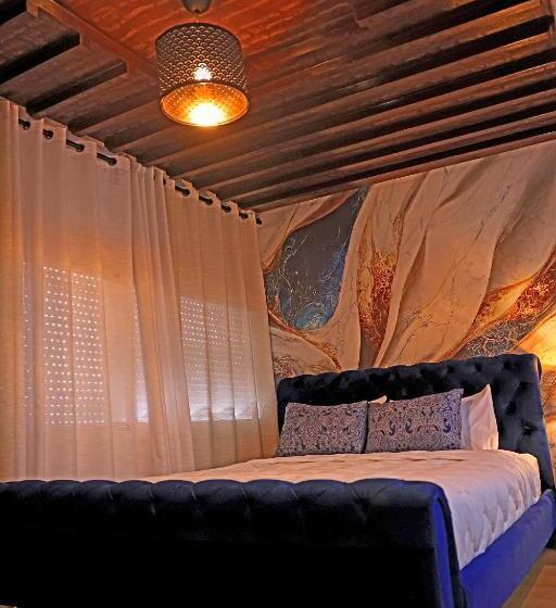 هتل La Casa Blanca