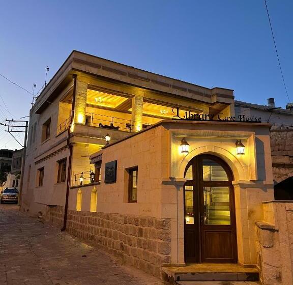 هتل Library Cave House