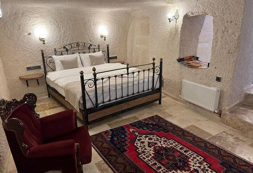 هتل Library Cave House