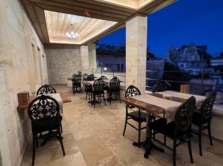 هتل Library Cave House