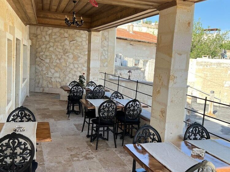 هتل Library Cave House