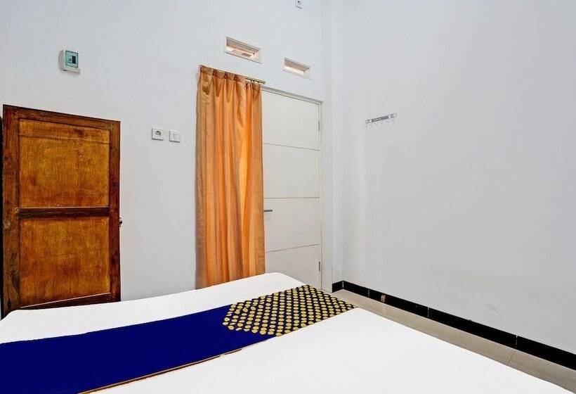 ホテル Spot On 93943 Sakinah Homestay Bromo Syariah