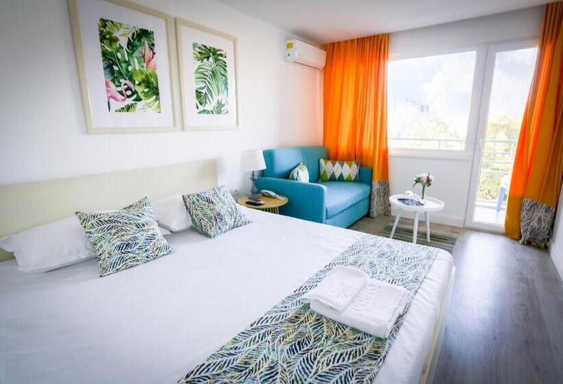 هتل Spring Holiday Resort