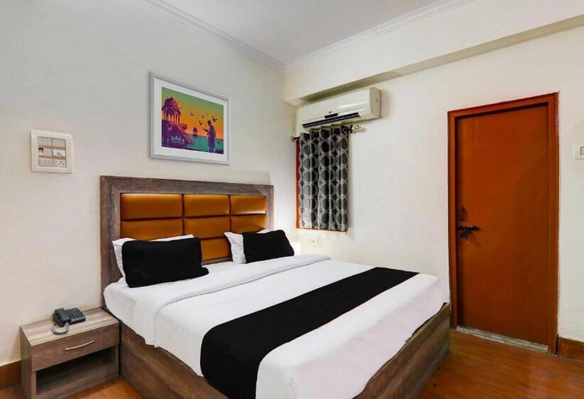 Super Hotel O Alambagh Near Bus Stand Formerly B.m. Palace