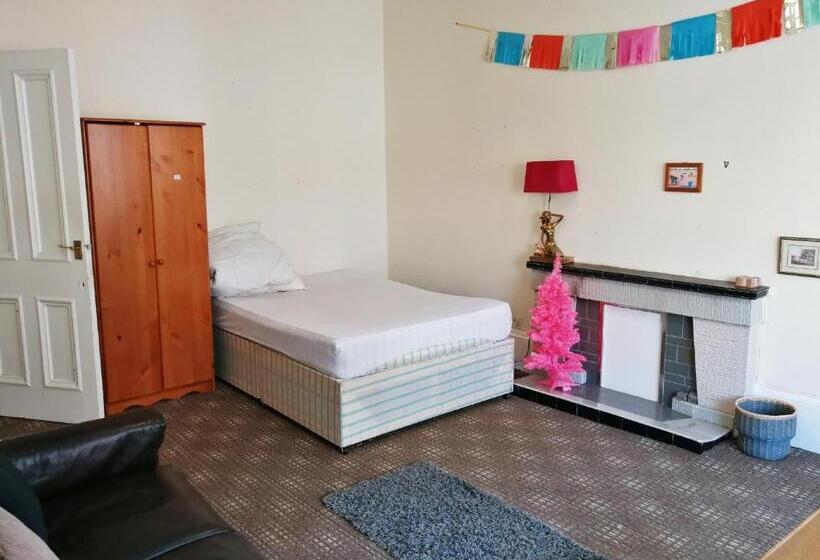 پانسیون Guest House Free Parking Private Room Millroad