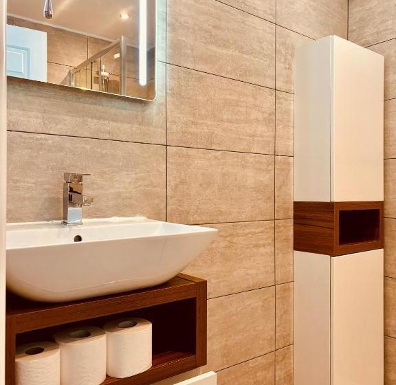 پانسیون Robert House