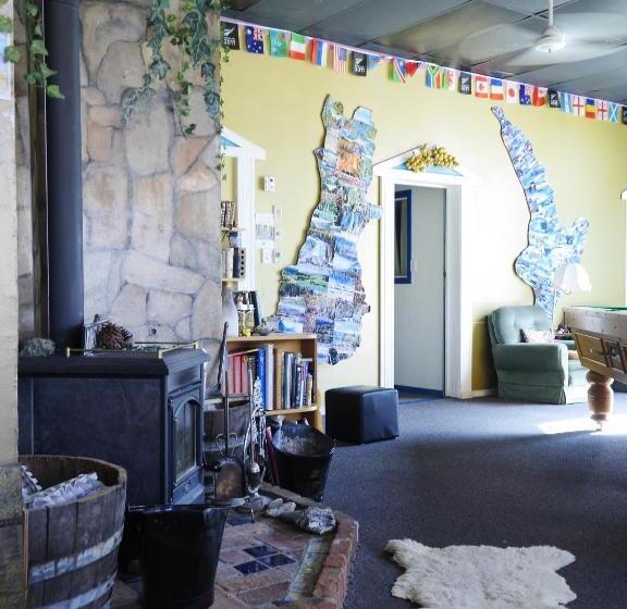 هاستل Atlantis Backpackers