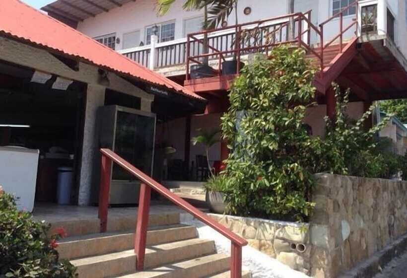 هاستل Contadora