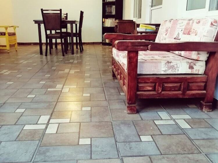 هاستل Hostal Maple